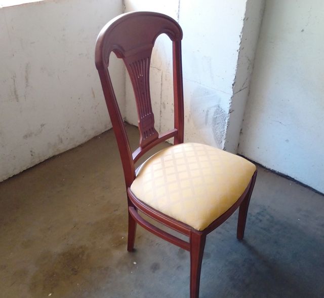 Silla clásica de madera