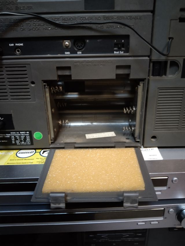 HAPPYTONE RADIOCASSETTE MODEL MC5