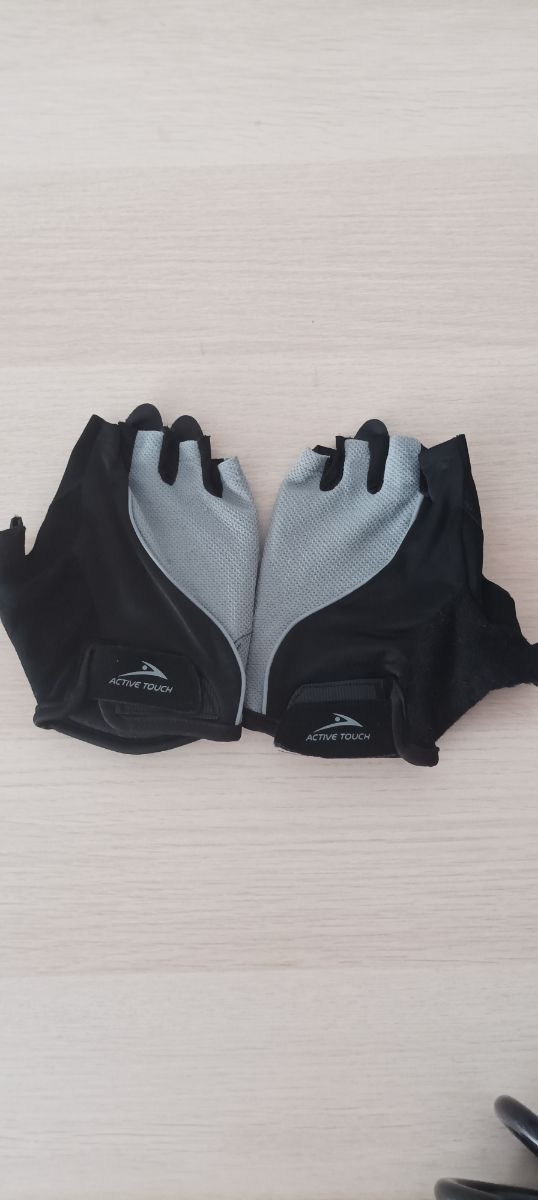 Guantes de ciclismo nuevos.
