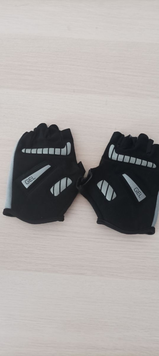 Guantes de ciclismo nuevos.