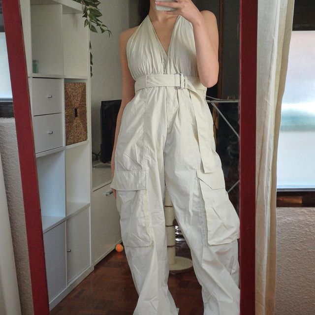 Mono cargo parachute color écru Zara