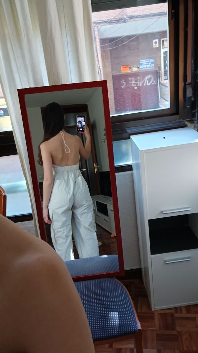 Mono cargo parachute color écru Zara