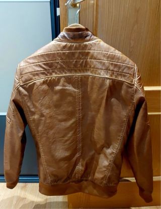 Cazadora de cuero marrón