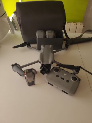 Dron dji air 3 