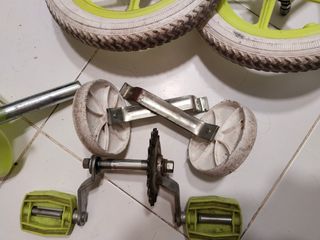 Lote piezas bicicleta infantil ruedas palos 