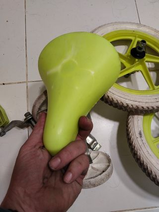 Lote piezas bicicleta infantil ruedas palos 