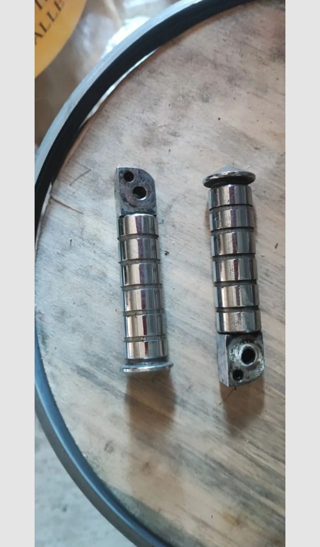 Poggiapiedi Passeggero Suzuki intruder