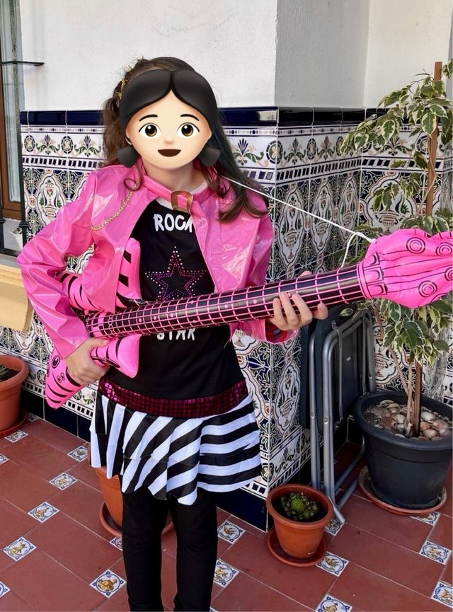 Disfraz Rockstsar talla 7-9 años con guitarra