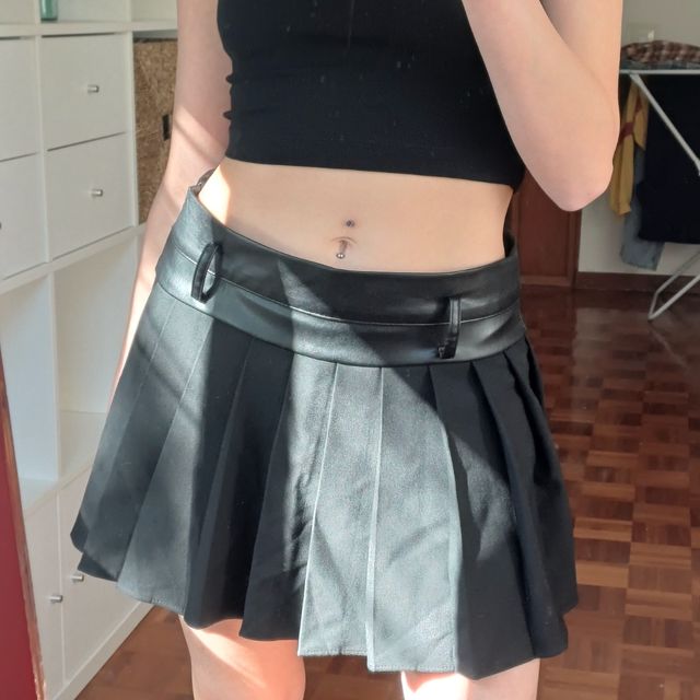 Falda pantalón efecto piel Zara