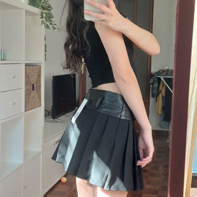 Falda pantalón efecto piel Zara