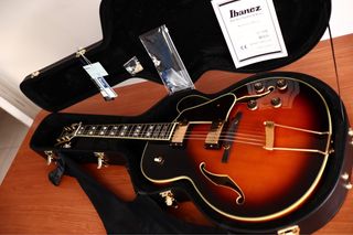 Guitarra Jazz Ibanez AF200 Prestige