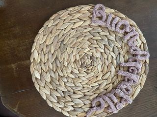 Tovagliette con scritte ricamate