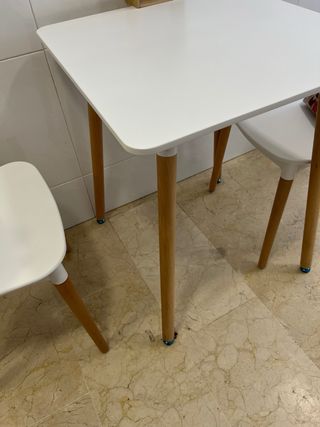 Nueva Mesa nordica 70 x 70 solo la mesa SIN sillas