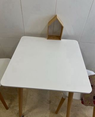 Nueva Mesa nordica 70 x 70 solo la mesa SIN sillas