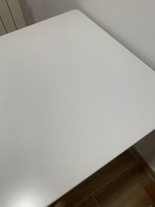 Nueva Mesa nordica 70 x 70 solo la mesa SIN sillas