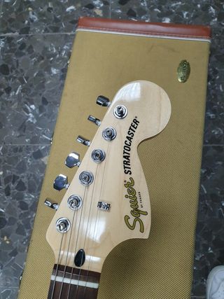 Guitarra fender stratocaster