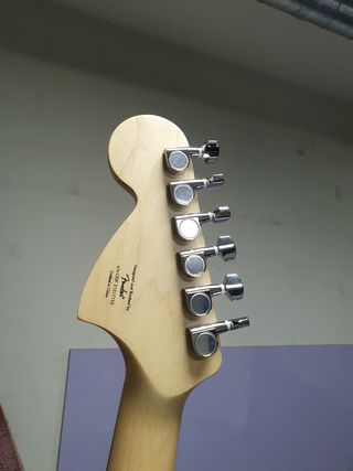 Guitarra fender stratocaster