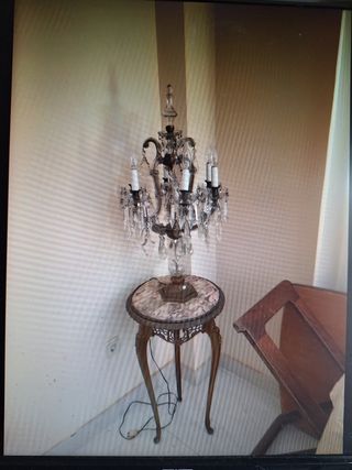 LAMPARA LAGRIMAS SOBRE MESA