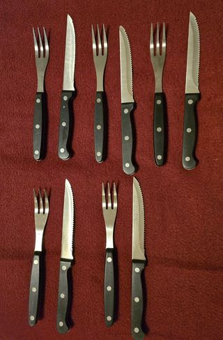 5 cuchillos y 5 tenedores