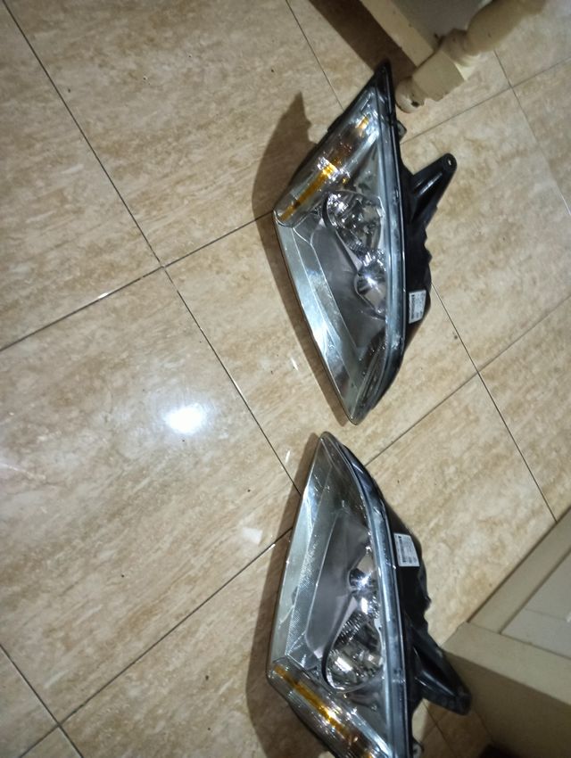 Faros Ford Focus MK2 2005 a 2007.
