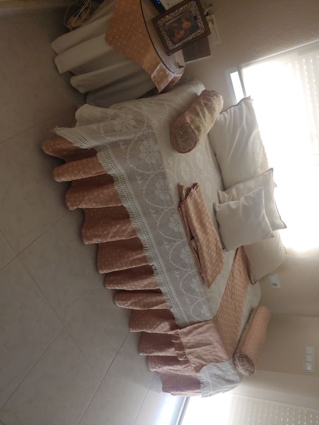 Colcha y cojines ( Todo lo rosa)+ tela de sobra