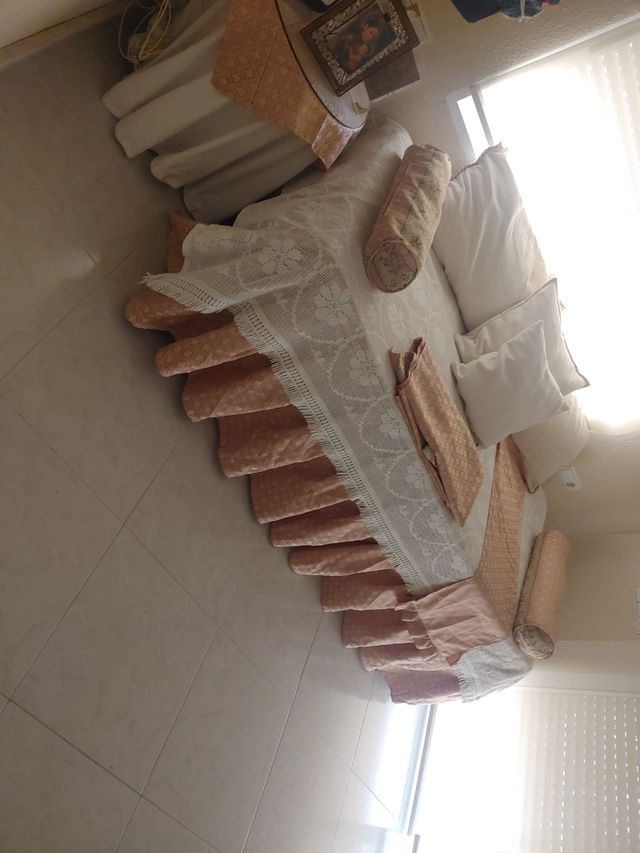 Colcha y cojines ( Todo lo rosa)+ tela de sobra