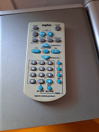 Minicadena SANYO modelo DC - MM5000