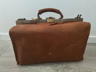 Maleta de piel antigua hecha a mano