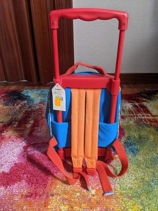 Mochila BUSQUETS con llavero y carrito.