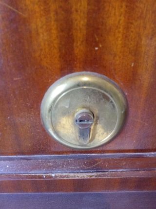 Puerta de entrada con 3 cerraduras