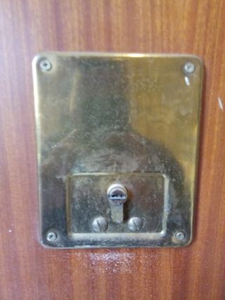 Puerta de entrada con 3 cerraduras