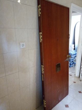 Puerta de entrada con 3 cerraduras