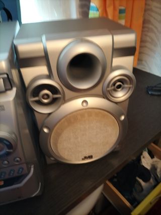 Minicadena y 2 altavoces