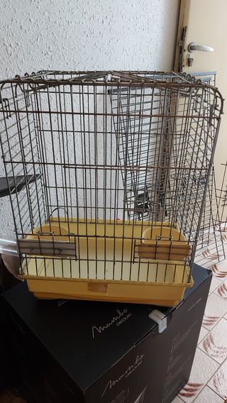 Jaula de loros pequeña..
