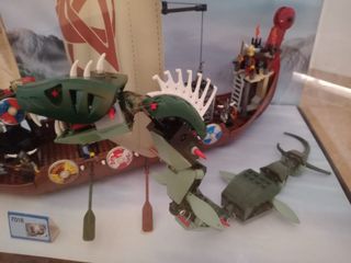 Expositor barco vikingo lego 7018