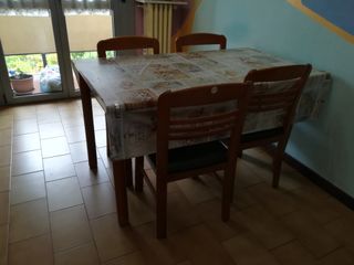 Tavolo con 4 sedie
