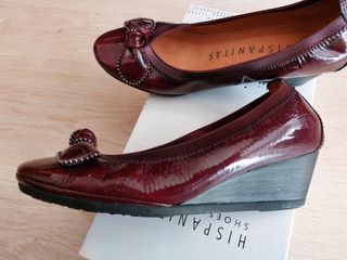 Mocasín cuña burdeos Hispanitas.37