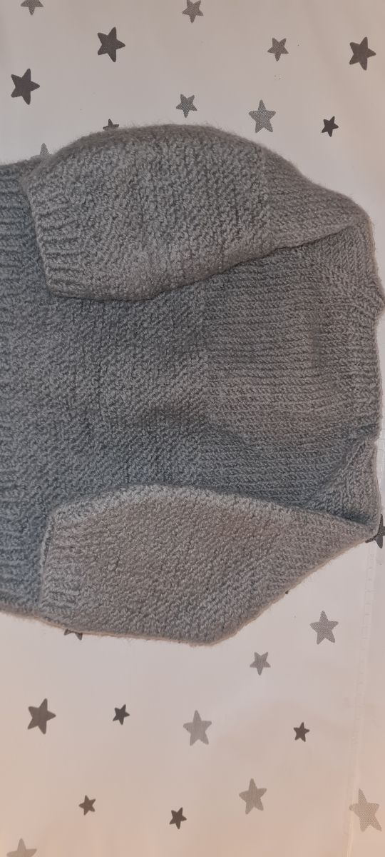 Chaqueta bebe hecha a mano 6 meses