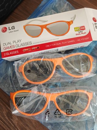 Due paia di occhiali LG DUAL PLAY GAMES