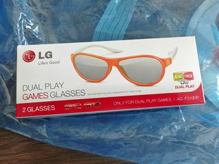 Due paia di occhiali LG DUAL PLAY GAMES