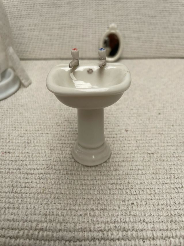 Baño para casa de muñecas