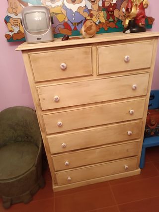 Cómoda de madera de pino