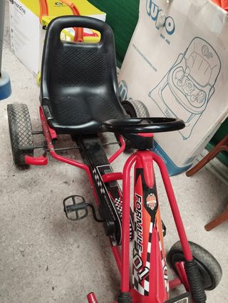 Coche infantil a pedales