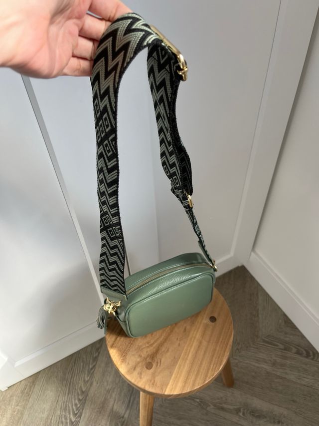 Bolso pequeño verde con asa de tela étnica