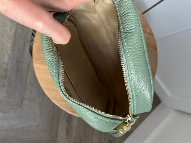 Bolso pequeño verde con asa de tela étnica