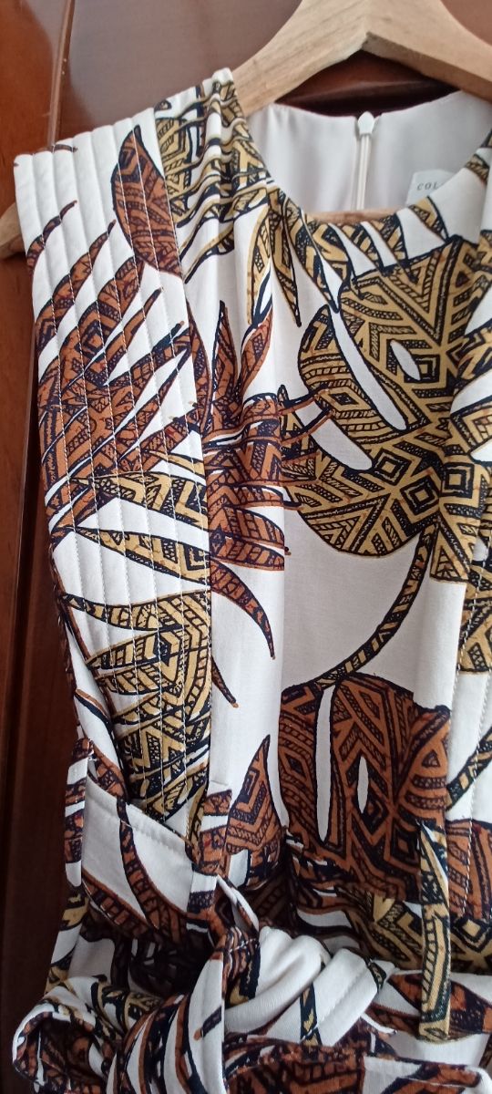 Vestido midi estampado de ColourNude