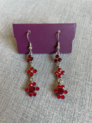 Pendientes largos brillantes forma flor