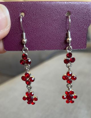Pendientes largos brillantes forma flor