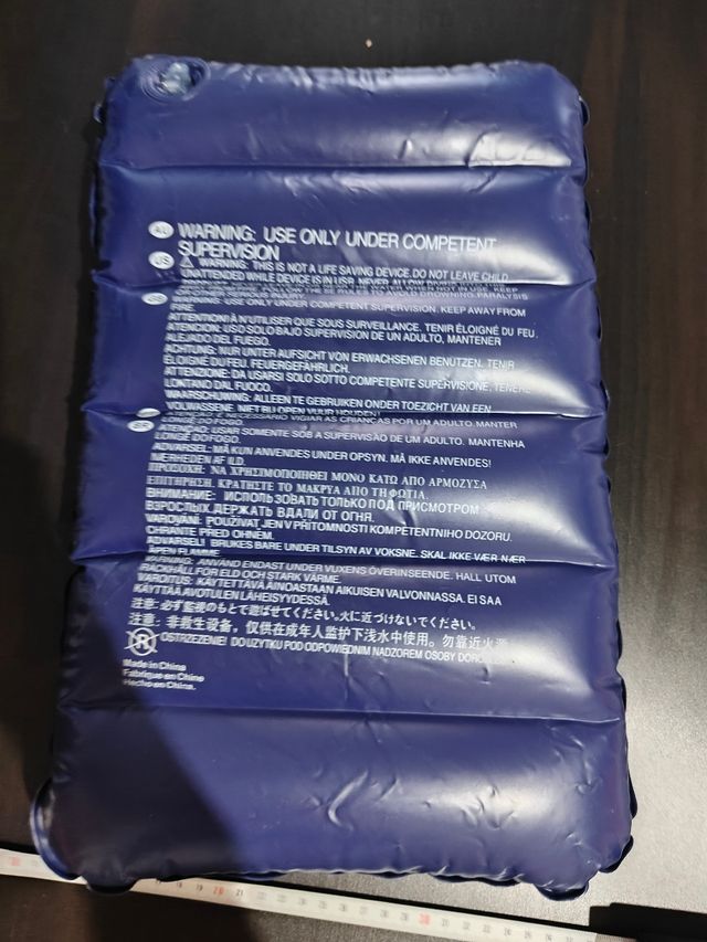 Almohada hinchable azul marino