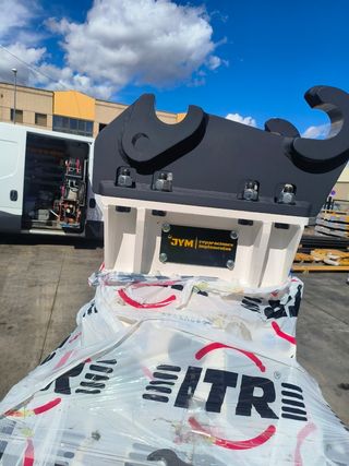 Pinza escolleras y demolición